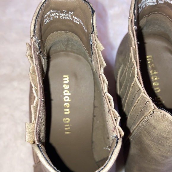 Madden Girl Dominicc Block Heel Booties, Size 7 - Picture 4 of 6